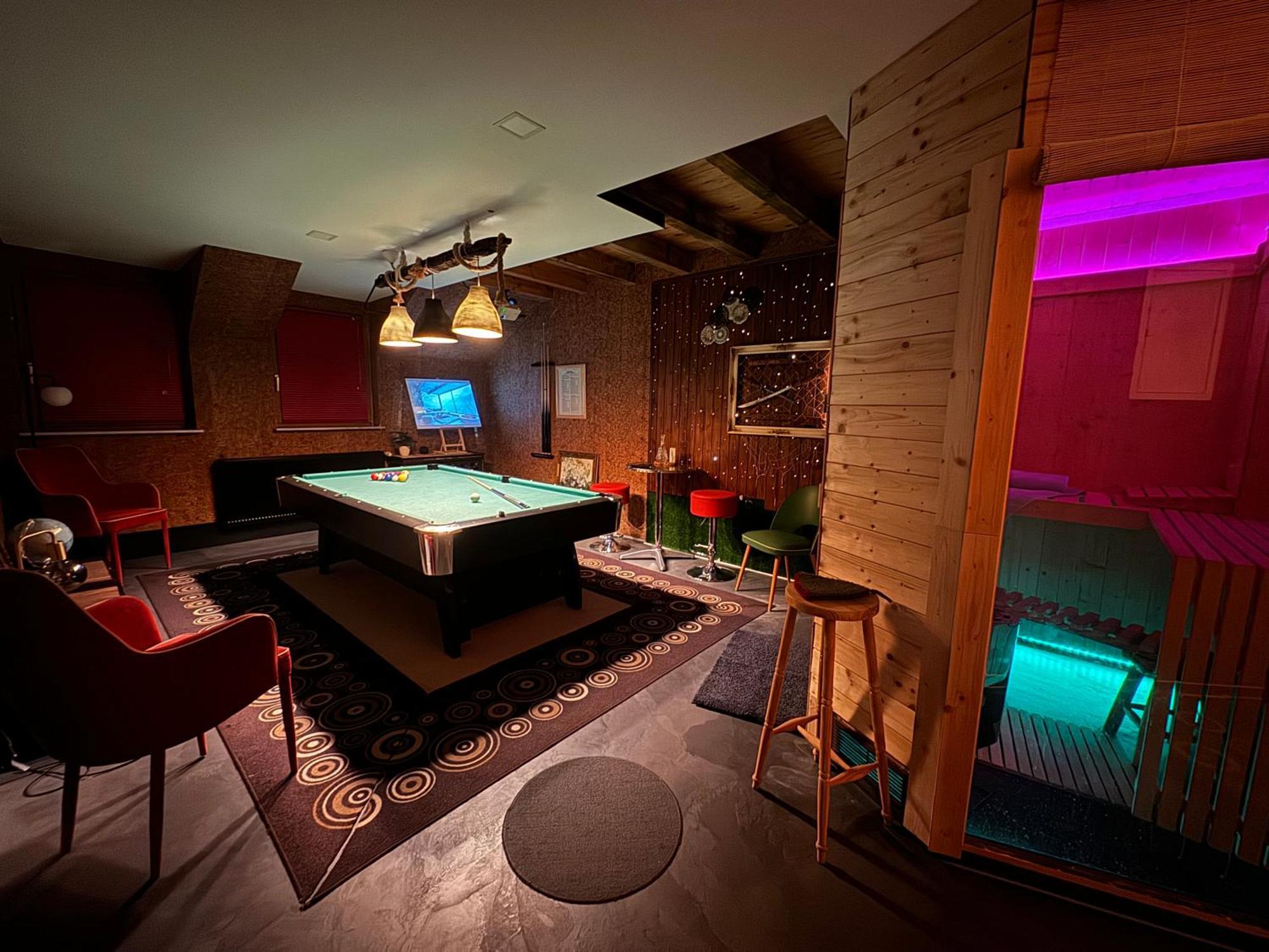 Bookeinfach Bad Ems - Private - Sauna Jacuzzi Whirlpool Swimmingpool Alahna Sup Beachvolleyball Billiards Ping Pong Cinema Theater Music Disco Ball Bbq Und Parkplaetze 外观 照片
